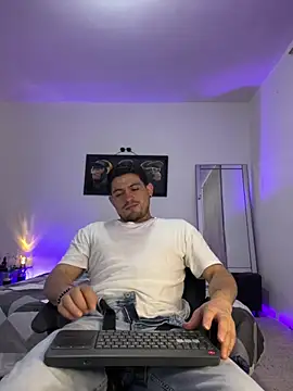 williamsmiiths16 online show from May 8, 2026, 12:47 am