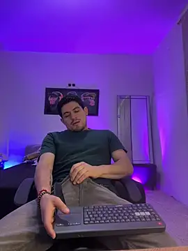 williamsmiiths16 online show from May 15, 2026, 10:46 am