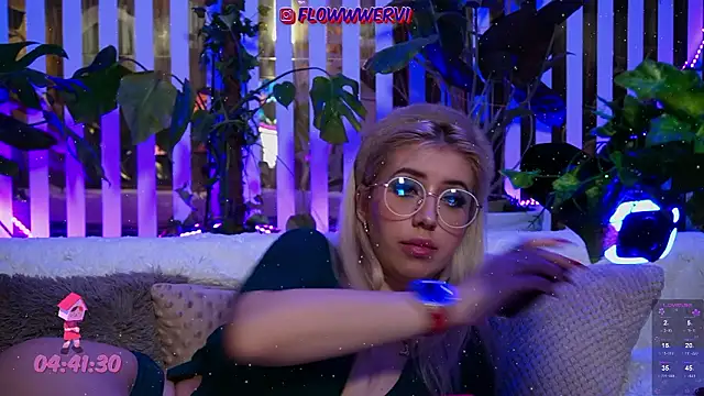 Snapshot of FlowweerGirl chatting on February 3, 2026, 2:53 am FlowweerGirl online show from February 3, 2026, 2:53 am