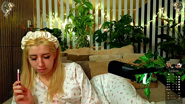 Snapshot of FlowweerGirl chatting on December 21, 2025, 11:16 pm FlowweerGirl online show from December 21, 2025, 11:16 pm