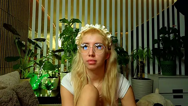 Snapshot of FlowweerGirl chatting on December 13, 2025, 10:27 pm FlowweerGirl online show from December 13, 2025, 10:27 pm