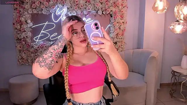 MadisonKane online show from March 10, 2026, 11:25 am