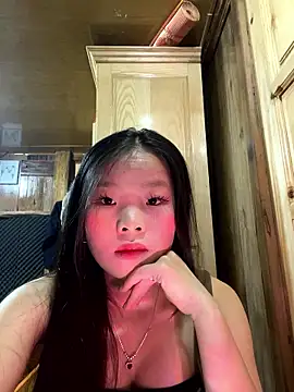 Heni-a online show from December 4, 2025, 2:21 am