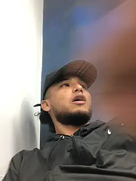 modeloxtz online show from February 20, 2026, 10:01 pm