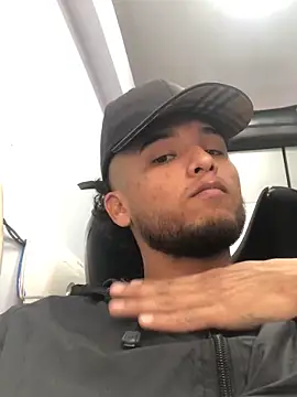 modeloxtz online show from March 23, 2026, 7:25 pm