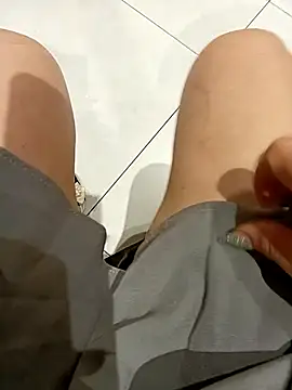 Baby-Linh online show from December 17, 2025, 4:28 am