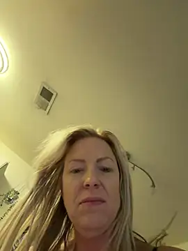 Snapshot of sinfulsara chatting on February 20, 2026, 10:17 am sinfulsara online show from February 20, 2026, 10:17 am