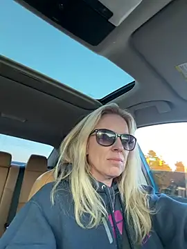 Snapshot of sinfulsara chatting on February 13, 2026, 10:43 pm sinfulsara online show from February 13, 2026, 10:43 pm