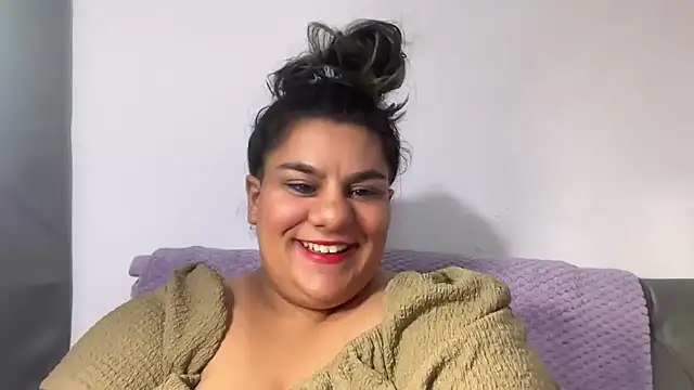 YoungCurvyLeah online show from August 1, 2026, 2:09 am