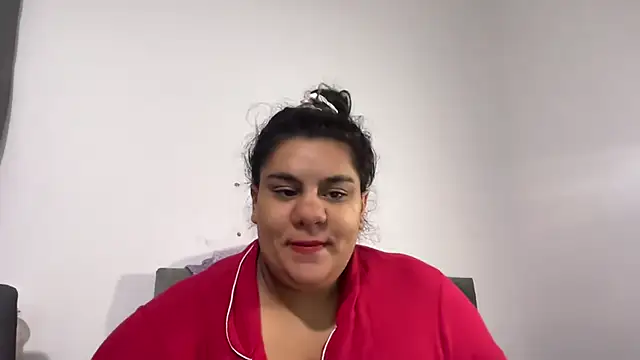 YoungCurvyLeah online show from August 3, 2026, 4:02 pm