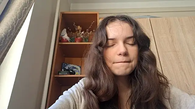 KellyKelik online show from February 14, 2026, 7:41 am