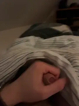 hannes256102 online show from March 4, 2026, 9:33 pm