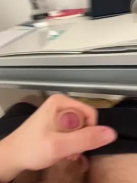 hannes256102 online show from April 11, 2026, 3:49 pm