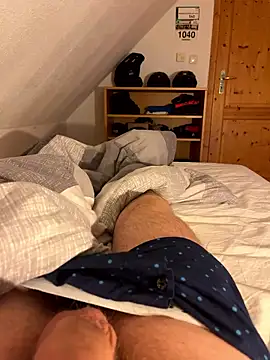 hannes256102 online show from May 20, 2026, 4:09 am