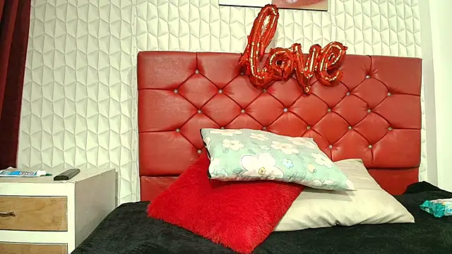 Elizabetth Roman online show from March 9, 2026, 7:50 pm