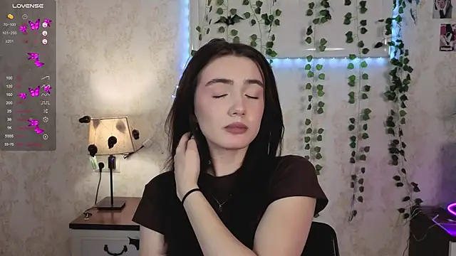 Snapshot of RenownedMister chatting on December 4, 2025, 6:29 pm RenownedMister online show from December 4, 2025, 6:29 pm