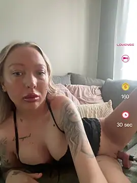 Sannababyy online show from April 26, 2026, 3:42 pm