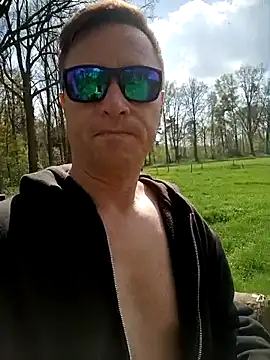 jefflatex45 online show from April 14, 2026, 11:04 am