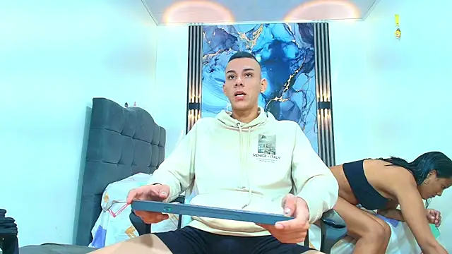 Valentina and sneider  online show from February 7, 2026, 7:11 pm