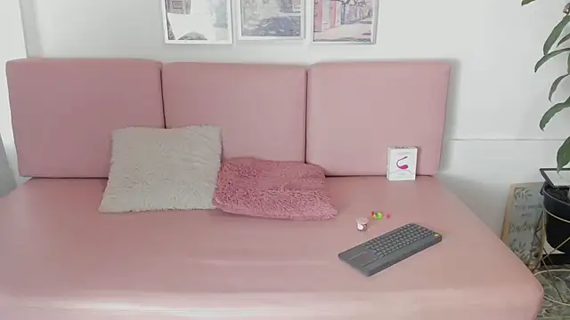 Pamela SkinnySexy online show from December 22, 2025, 1:00 pm