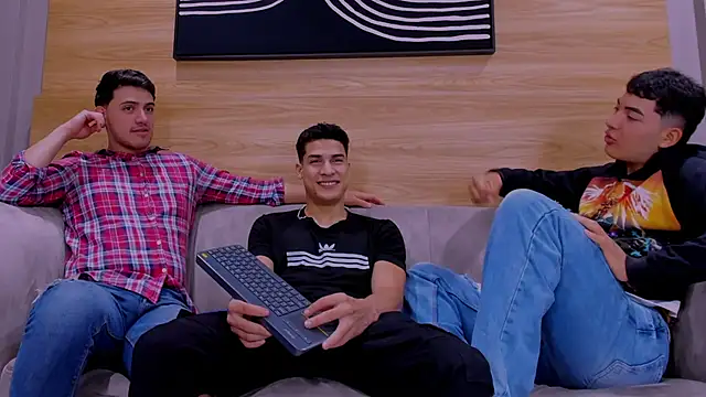 Snapshot of big__friends chatting on December 17, 2025, 1:49 pm big friends online show from December 17, 2025, 1:49 pm