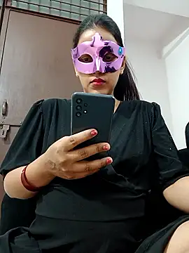 Shivani hotty online show from April 21, 2026, 4:02 pm