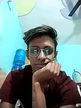 bottomnoida online show from December 4, 2025, 9:52 am