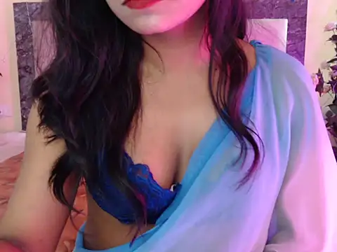 Lola Bebe online show from April 15, 2026, 5:13 am