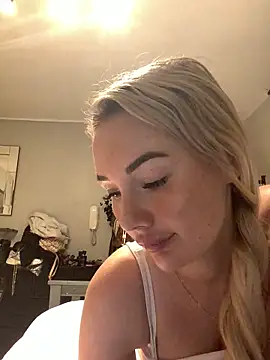 xxxsophxxx21 online show from December 4, 2025, 6:29 pm