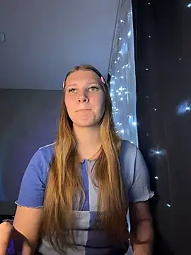 nelli lux  online show from December 15, 2025, 8:36 pm