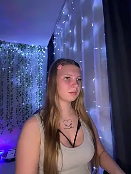 nelli lux  online show from January 14, 2026, 9:51 pm