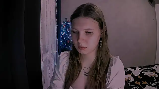 nelli lux  online show from January 10, 2026, 1:39 pm