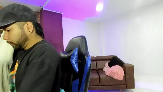 HotThreesoome online show from January 8, 2026, 1:17 pm