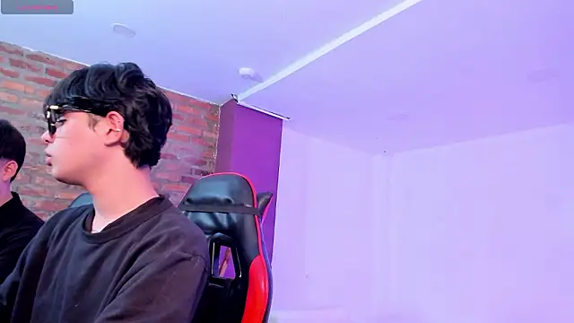 HotThreesoome online show from March 27, 2026, 12:17 pm