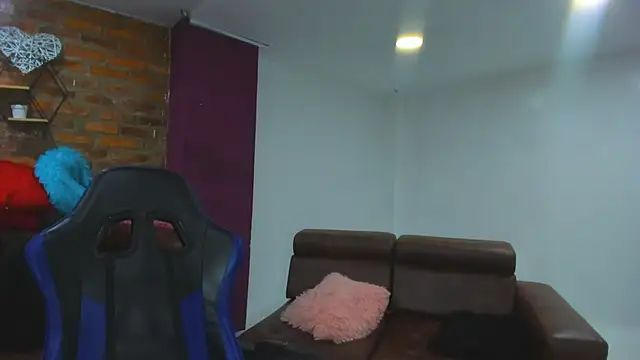 HotThreesoome online show from January 9, 2026, 1:18 pm