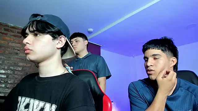 HotThreesoome online show from March 4, 2026, 12:24 pm