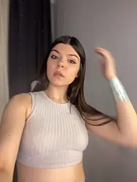 kira seduce online show from December 5, 2025, 2:26 pm