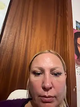 Snapshot of _DaLiDa_ chatting on December 5, 2025, 5:55 pm DaLiDa online show from December 5, 2025, 5:55 pm