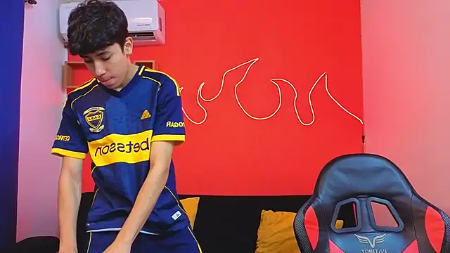 Snapshot of Neo_Twink chatting on February 22, 2026, 1:24 pm Neo Twink online show from February 22, 2026, 1:24 pm