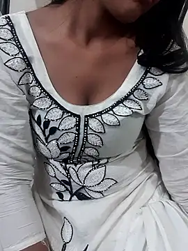 Riya rani8 online show from January 11, 2026, 3:46 am