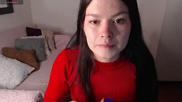 Sara valderrama  online show from December 17, 2025, 1:16 pm