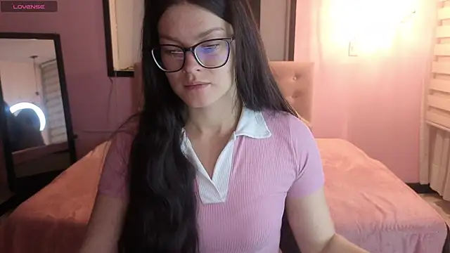 Snapshot of Sara_valderrama_ chatting on June 2, 2026, 1:00 pm Sara valderrama online show from June 2, 2026, 1:00 pm
