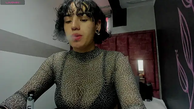 Kiara Fox   online show from April 17, 2026, 9:17 pm