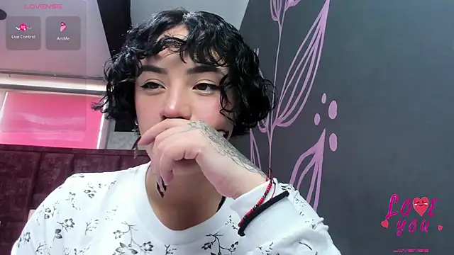 Snapshot of Kiara_Fox__ chatting on February 18, 2026, 7:54 pm Kiara Fox online show from February 18, 2026, 7:54 pm