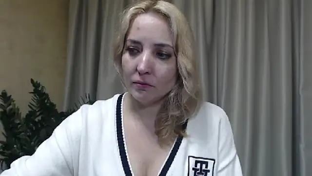 Snapshot of sweetpussy chatting on November 3, 2025, 11:25 am sweetpussy online show from November 3, 2025, 11:25 am