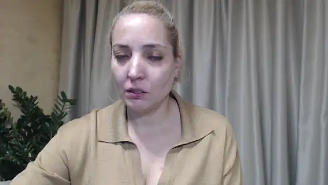 Snapshot of sweetpussy chatting on November 13, 2025, 11:36 am sweetpussy online show from November 13, 2025, 11:36 am