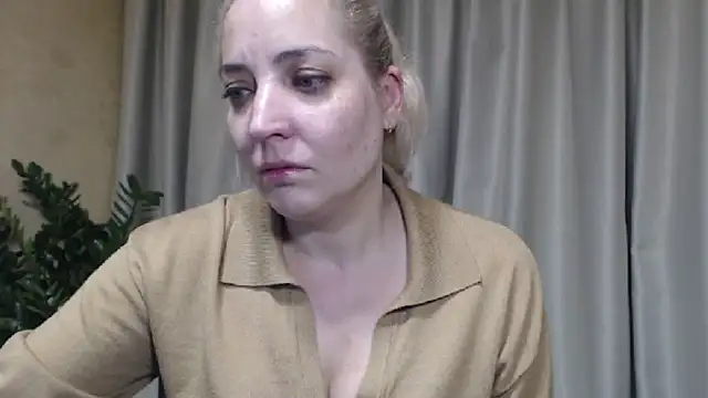 Snapshot of sweetpussy chatting on November 28, 2025, 5:13 pm sweetpussy online show from November 28, 2025, 5:13 pm