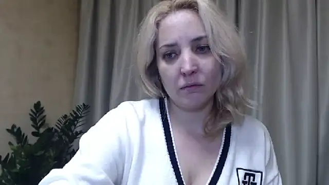 Snapshot of sweetpussy chatting on February 13, 2025, 5:33 pm sweetpussy online show from February 13, 2025, 5:33 pm