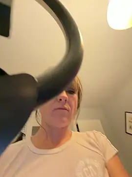 alluringpixie online show from June 7, 2026, 1:05 pm