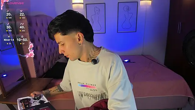 vaalentiino online show from March 30, 2026, 6:42 pm